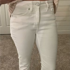 LC Lauren Conrad Size 2 White High Rise Skinny Jeans hits at ankle